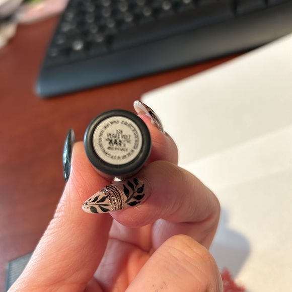 MAC lipstick Vegas Volt discontinued - Picture 5 of 5